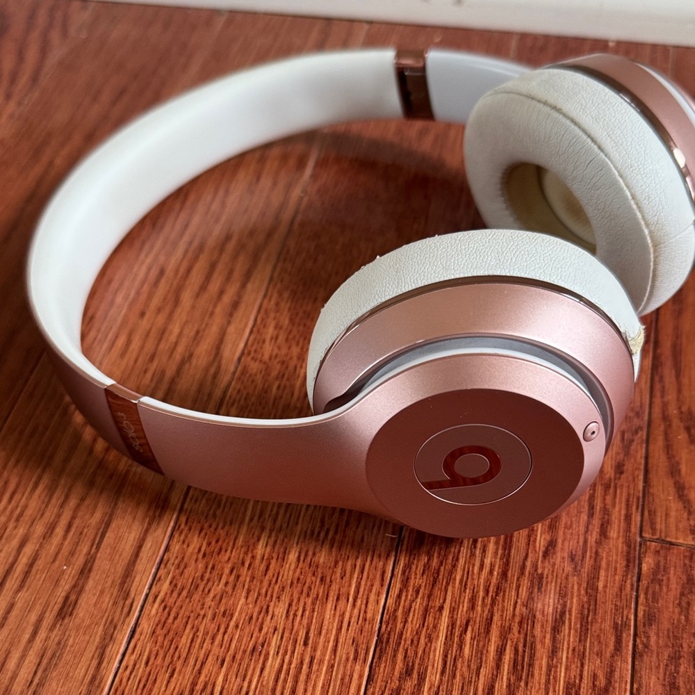 Beats Solo 3 Rose Gold Wireless Headphones